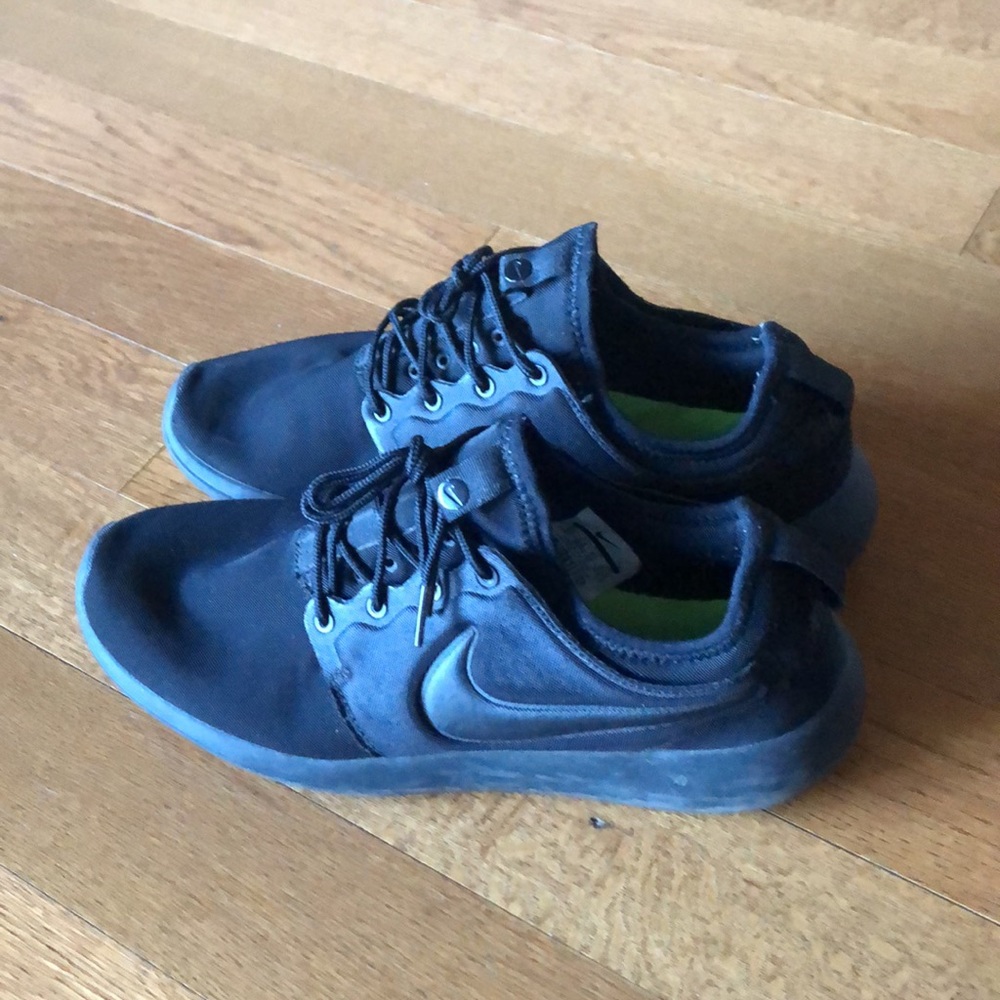 Black Roshe Run